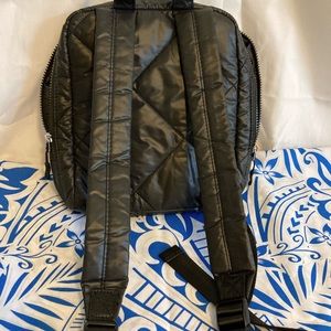 🔥$10🔥Tahari small backpack (gently used)